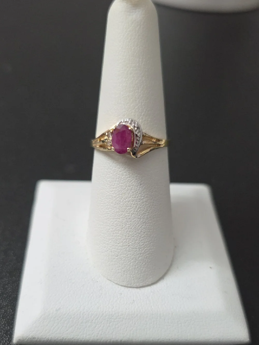 Watch Video / 14K Gold Ring with Pink Ruby Center Stone And Diamonds